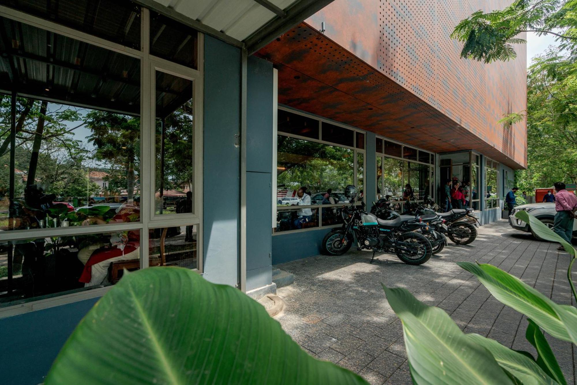Aryaas Regent Hotel Kochi Exterior photo